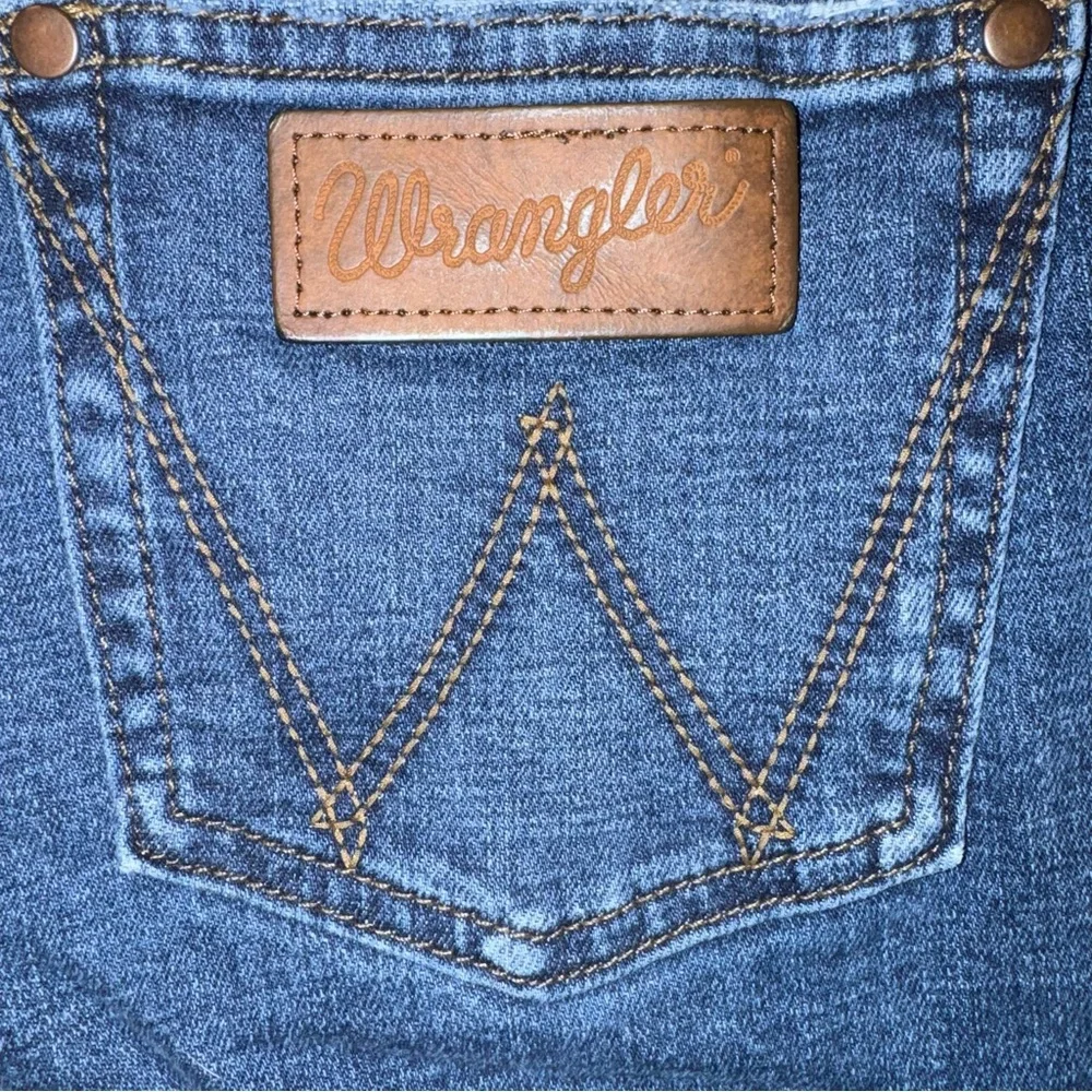 Wrangler Women’s Bell Bottom Jeans Boho Western Denim 28x32 Retro Rare Find! - Picture 4 of 8